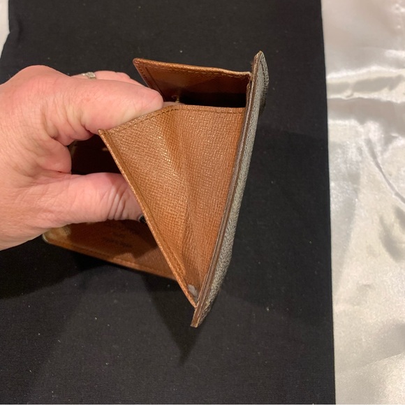 Louis Vuitton bifold monogram wallet - Picture 8 of 15